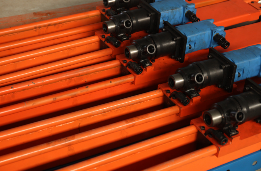 探瓦斯鉆孔，架柱式液壓回轉(zhuǎn)鉆機需要這么干