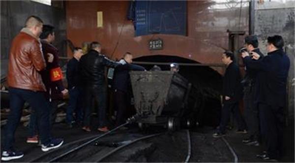 你們?cè)诶寺槿斯?jié)，啟睿鉆機(jī)卻陷入了無限的沉痛中